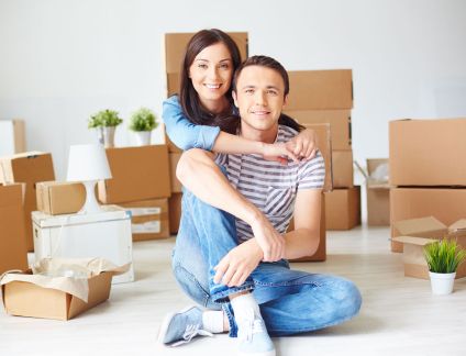 Jeune couple fraichement install&eacute; dans leur nouveau bien Belge